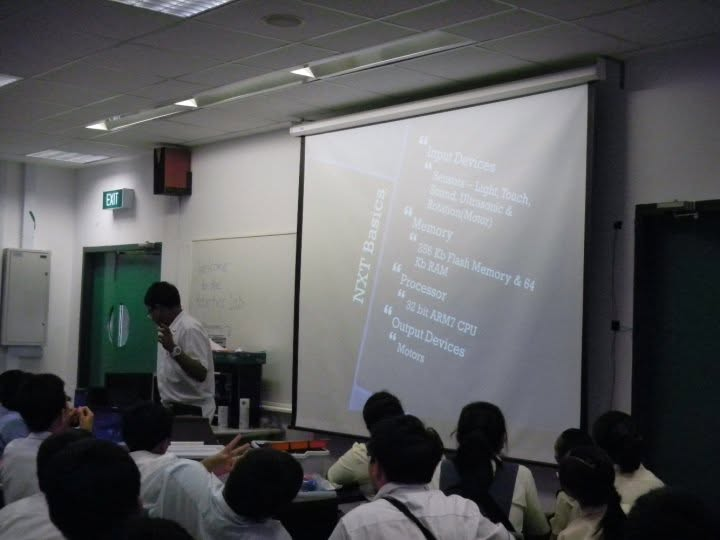 Vishnu R Menon teaching robotics workshop at Inter-Primary Infocomm Challenge